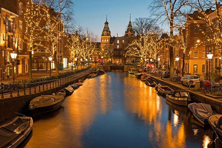 Capodanno ad Amsterdam: offerte e voli a/r per scoprire la magica